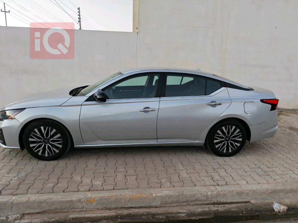 نيسان ألتيما